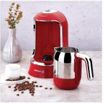 قهوه ساز کرکماز Korkmaz A860 قرمز در آشپزخانه
